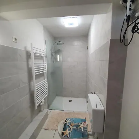 Zentrum Bis 5 Personen * هوسوم